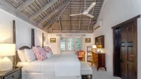 Luxury Jamaican Villa Overlooking Caribbean Sea فنادق في Hopewell
