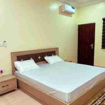 Terrific Budget Friendly 2-bed apartment with WiFi, AC Midcity in Abuja Rooms