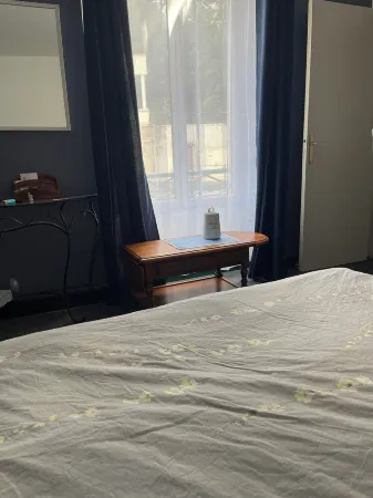 Apparently 5' from Rambouillet Park, 45' from Montparnasse Ideal for teleworking