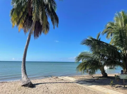 Spacious 5-bedroom beach house with Private Pool in charming Combate