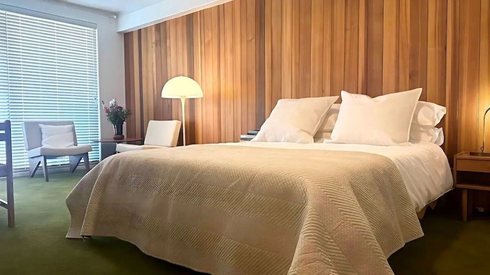 Cosy Studio in Bondi Junction in 1970s building