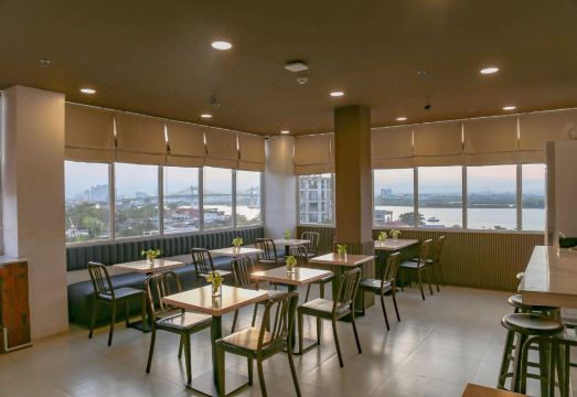 트래블비 막탄 공항 외부 전경