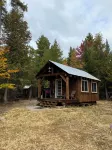 White Pine Acres Cozy couples cabin in lanark private on a large pond & pines