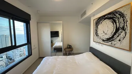 Bat Yam Beachfront Apartment – 10 Min from Tel Aviv - 3 bedroom Отели рядом с достопримечательностью «Defenders Square»