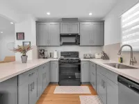 Glendora Route 66 Home Newly Renovated Spacious 4-bedroom with 6 bathrooms Hotels in Glendora
