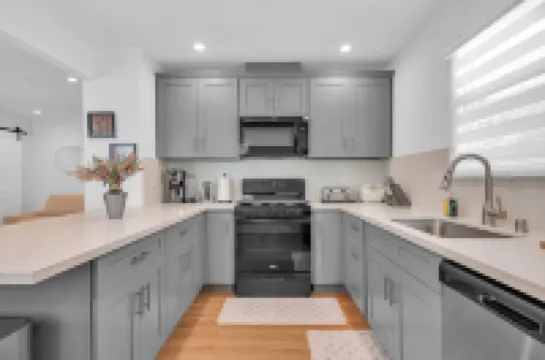 Glendora Route 66 Home Newly Renovated Spacious 4-bedroom with 6 bathrooms