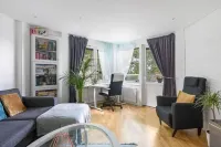 Beautiful apartment close to metro station, shops and amazing nature. Hotel a Botkyrka