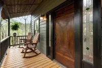 Cozy, creekside cottage in beautiful Dawsonville Các khách sạn ở Dawson County