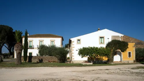 Dimora del Piano-Villa immersed in nature and surrounded by 40 hectares of vineyards Hotels in Vittoria