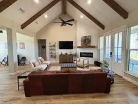 Charming 3-bedroom farmhouse in serene Pilot Point with AC