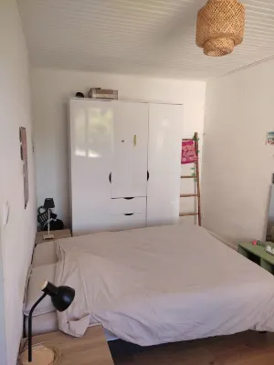 Town house with covered terrace and large garden Hotels in Crest