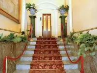 Hotel Giglio Dell'Opera Отели в г. Пномпень