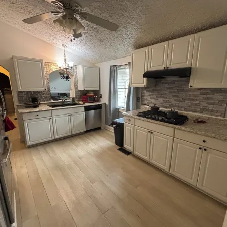 Charming 3BR - 2BA Comfy Home Near Beach, fun & relaxation-Perfect Getaway Spot!