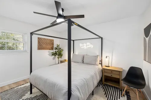 Cozy Mid Century Home 15 min from the beach Myrtle Grove住宿飯店