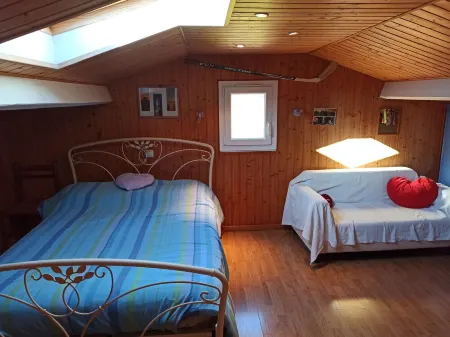 Magnificent villa with swimming pool and mountain view