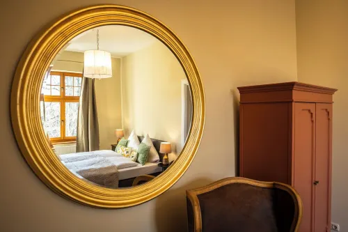 Cozy vacation apartment for up to 4 people on the first floor of a manor house