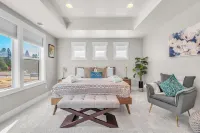 Bend Luxury • Hot Tub • Game Room • Near Downtown