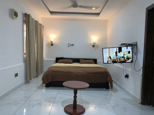 Very calm and serene environment with newly renovated roo