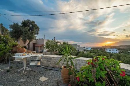 House with sea view. Family-friendly.