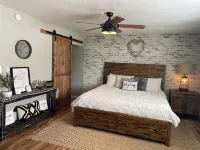 Charming 3-bedroom Desert Farmhouse in Historic Litchfield Park