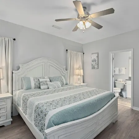 Cozy and Comfy Retreat in a Quiet Neighborhood. Weekly and monthly discounts