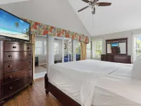 Charming 3-Bedroom Villa Centrally Located in the Florida Keys Hotels in Duck Key