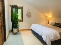 Private Mountain Detached Loft. Hotels in Mount Currie