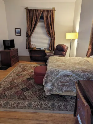 Chic studio apartment with AC, WiFi in charming Pueblo