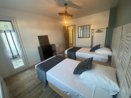 Renovated house with garden for 8 people in Fos sur Mer