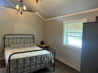 Charming 1-bedroom cottage with WiFi, AC in enchanting Kenoza Lake area. - 3-Star
