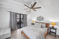 LaMcArena Beachfront Retreat Hotels in Camino Nuevo