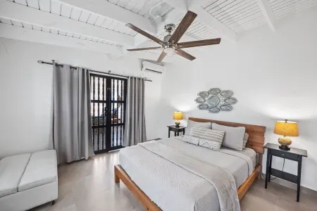 LaMcArena Beachfront Retreat