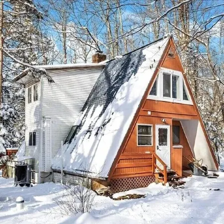 Cozy A-Frame ~ Lake Access • Game Room • EV • FirePit • Pets