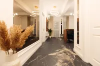 Modern&central apartment with a gorgeous bathtub inside one of the two bedrooms. Hotels in 