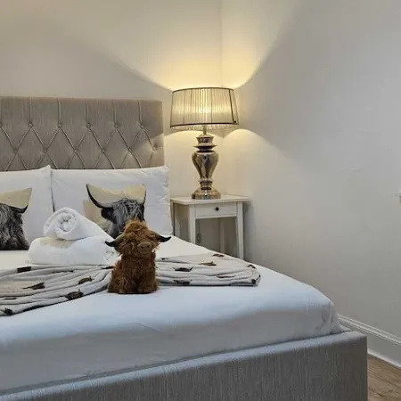 Modern, pet-friendly studio, close to Scotlands best golf courses!