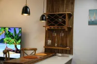 Malakita104, cozy & comfy, pool & beach apartment