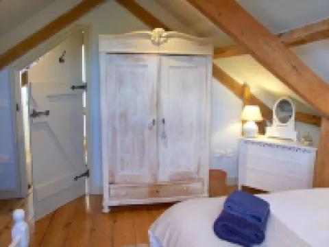 Pretty Cottage with Open Fire, Garden, Fields and Woods. Pet-Friendly EV Charger