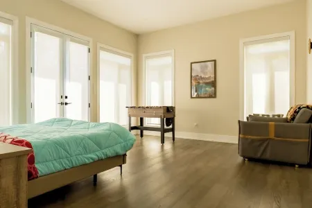 North Muskoka Lake Front 5 Bdrm Newly Built Cottage luxurious Modern Amenities.