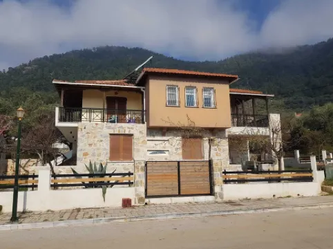 Modern apartment right on the beach