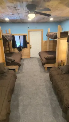 3 BR 22 bed newly renovated restaurant and bar w/ spectacular views of Mt Kineo