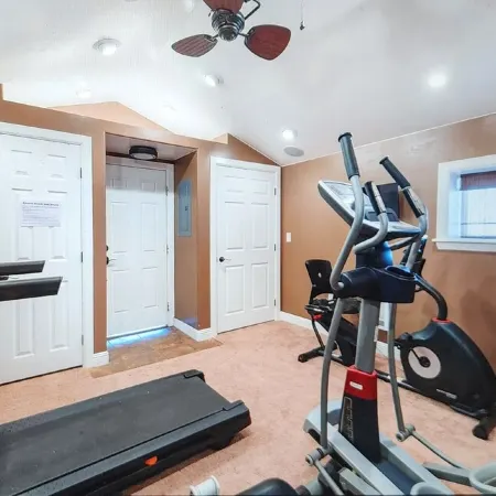Grammie’s Manor – A One-of-a-Kind Stay in Heart of Kanab w/ Hot Tub, Gym, & More