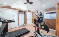 Grammie’s Manor – A One-of-a-Kind Stay in Heart of Kanab w/ Hot Tub, Gym, & More