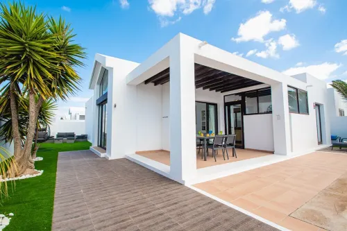 VILLA ORCADES CLOSE TO TOWN CENTER POOL & A/C