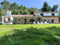 Casa Rural Rodeada de Naturaleza. A Medio Camino Ntre A Coruña y Santiago Hotel di Comarca de Ordes