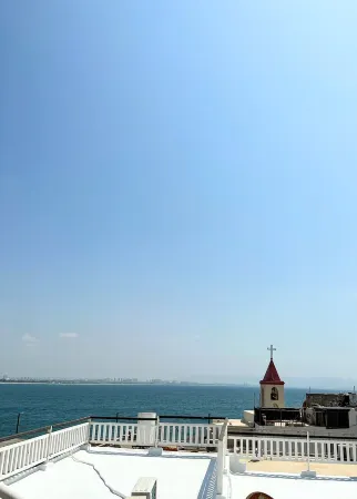 Seascape Family Home in the Heart of Old Acre