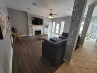 Spacious 5-bedroom king bed with a pool in wonderful Mission