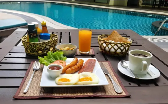 芭東拉塔納山丘飯店