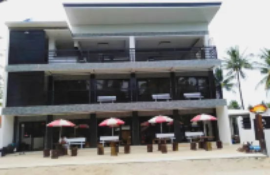 Strangers Inn&Bar Hotel di 