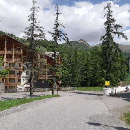 L' IDEAL at Ecrin des Neiges. Отели в г. Вар