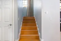 Enjoyable townhome with AC in vibrant Los Angeles Hotels in Reseda